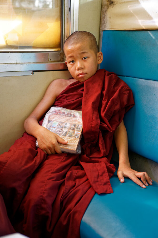 Myanmar 2019 — documentary photograph by Volkan Çolak